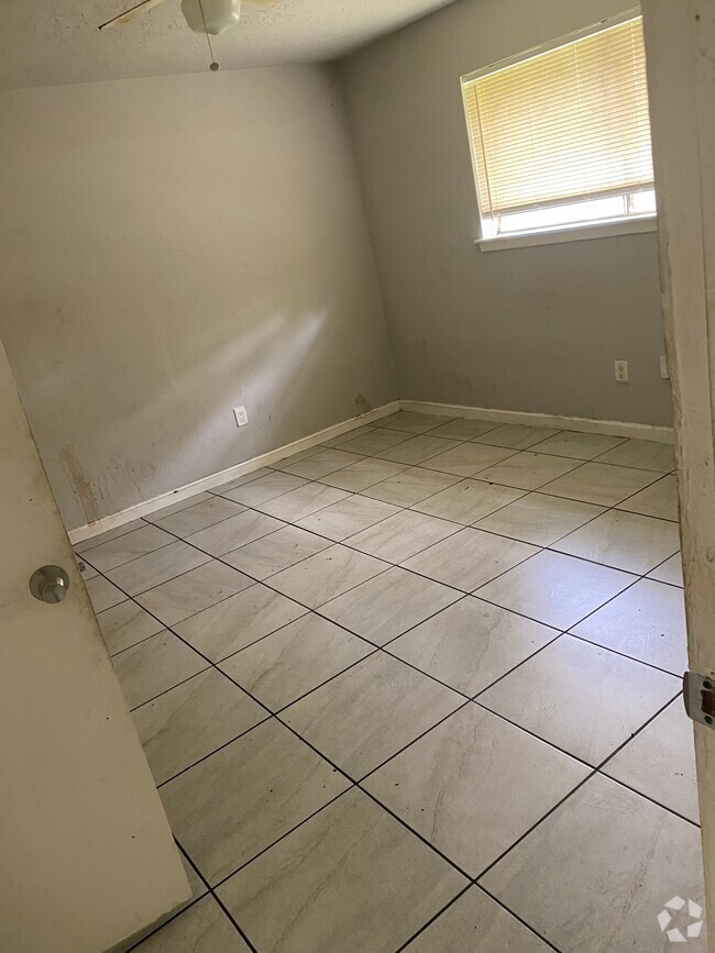 Building Photo - 8019 Beech Cove Ln