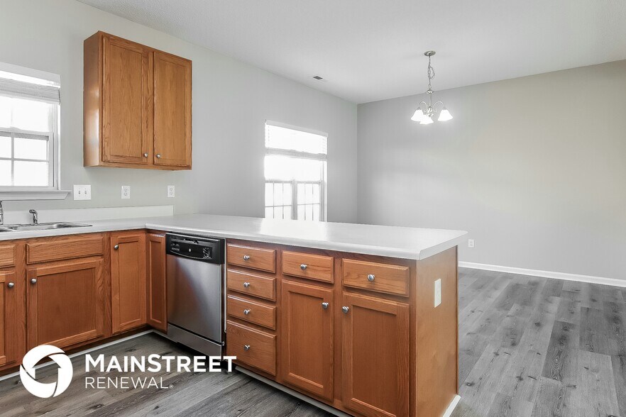 Building Photo - 6861 Lakinsville Ln