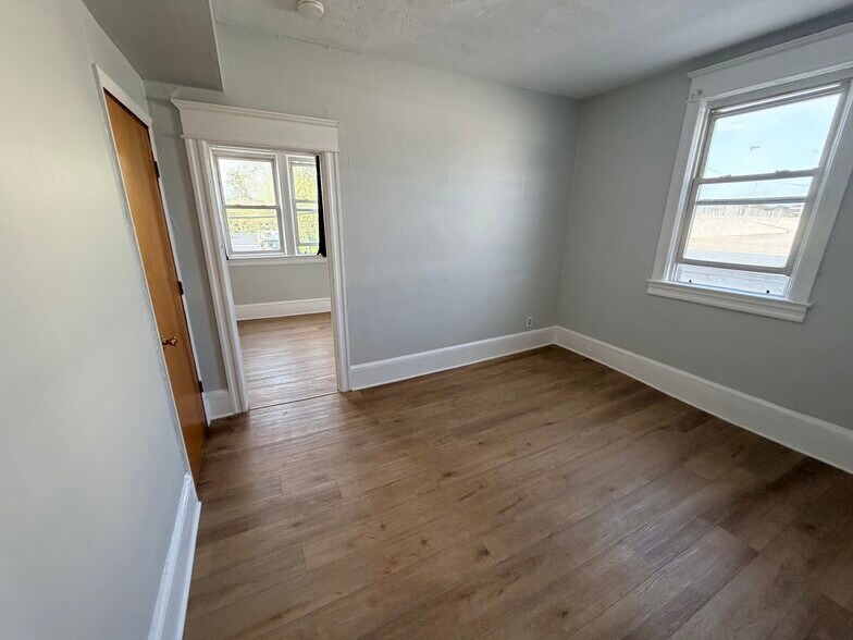 Building Photo - 705 Brinley Ave