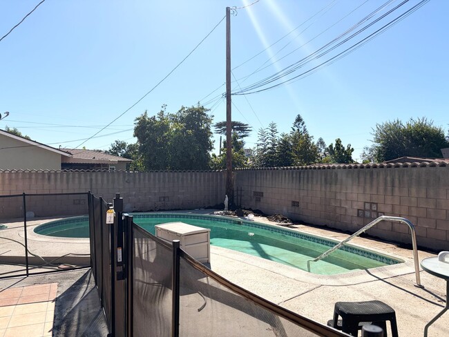 Building Photo - Dream Home with Pool. Updated Kitchen. Spa...