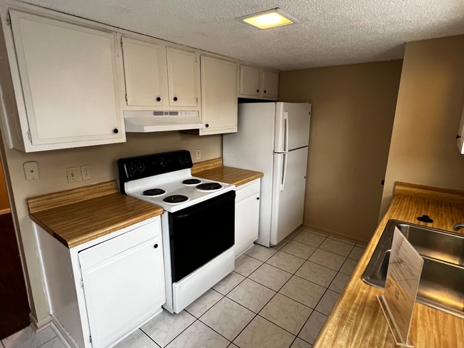 Building Photo - 85 E Caldwood Dr