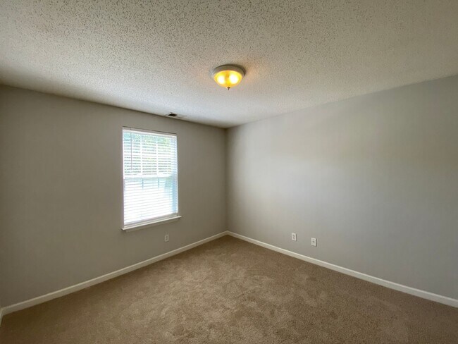 Building Photo - 3006 Kensington Pl