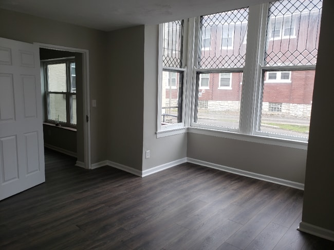 Building Photo - 945 Dana Ave