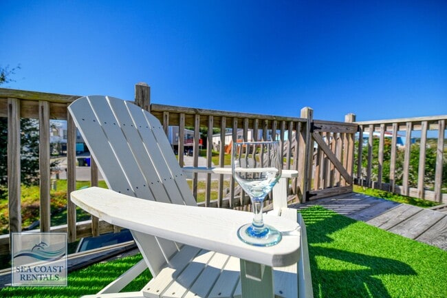 Building Photo - PERFECT ONE BEDROOM OFF-SEASON RENTAL AVAILABLE AFTER LABOR DAY