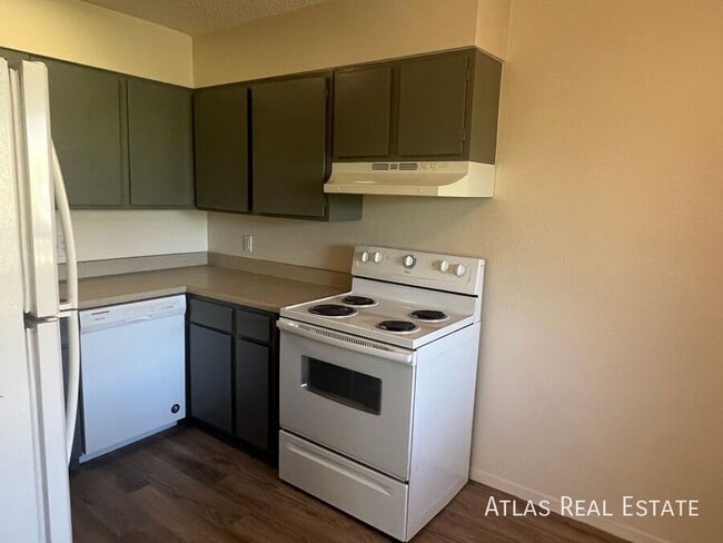 Building Photo - 405 St Vrain Pl