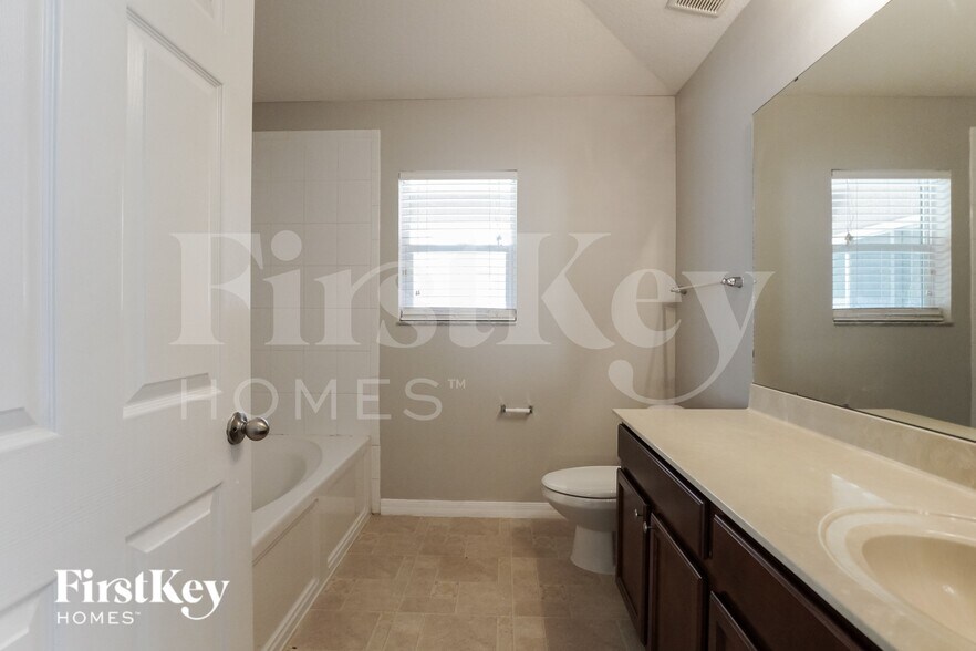 Building Photo - 3470 Heath Dr