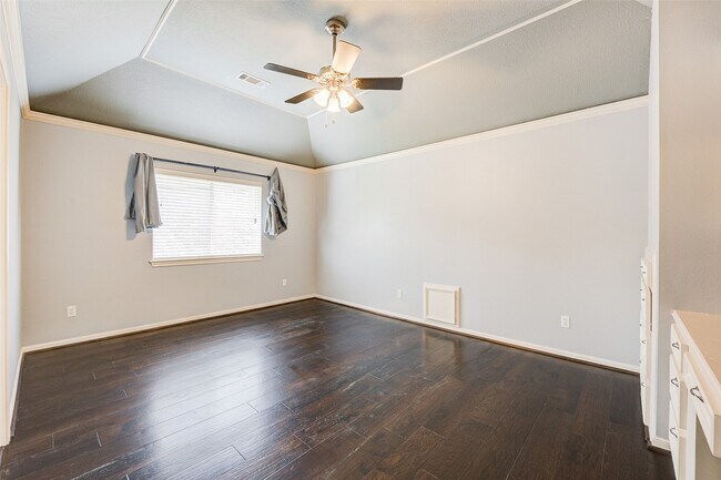 Building Photo - 11 E Wedgemere Cir