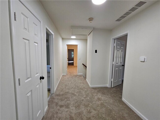 Building Photo - 3228 Turtle Lake Dr SE