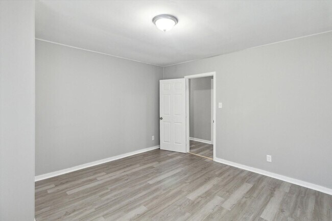 Building Photo - Huge Downtown 3BR (potential 4th)/2BA House For Rent