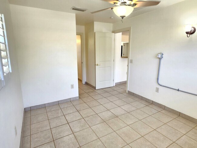 Building Photo - Annual Unfurnished 3 Bedroom 2 Bathroom Home in Nokomis!