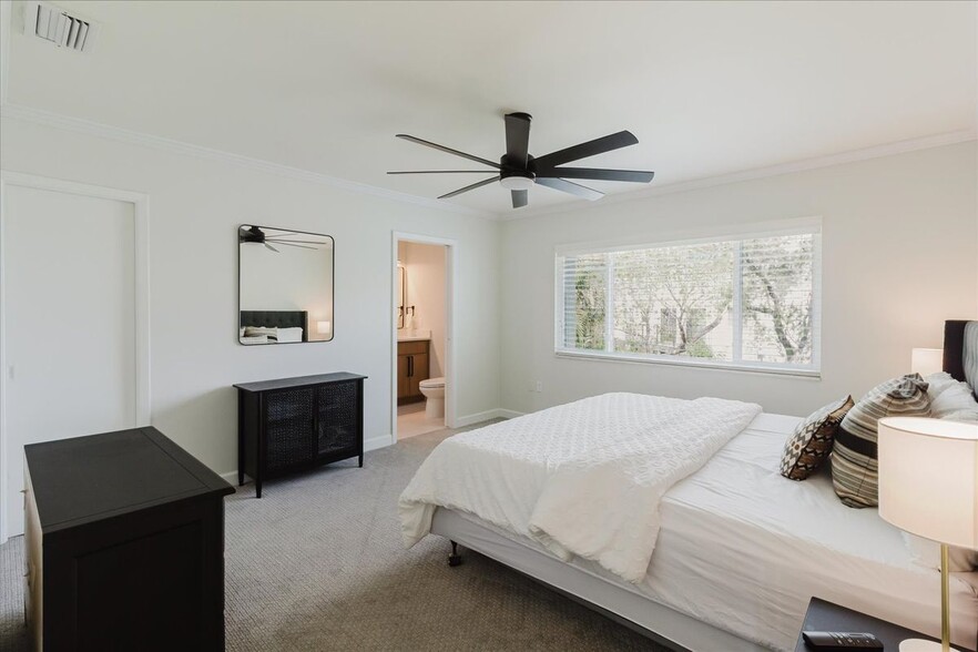 Building Photo - 311 Island Way