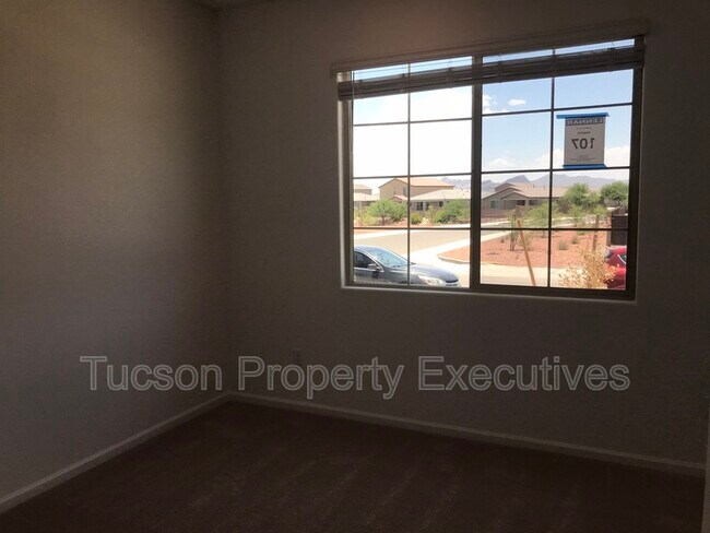 Building Photo - 10918 W Yates Ln