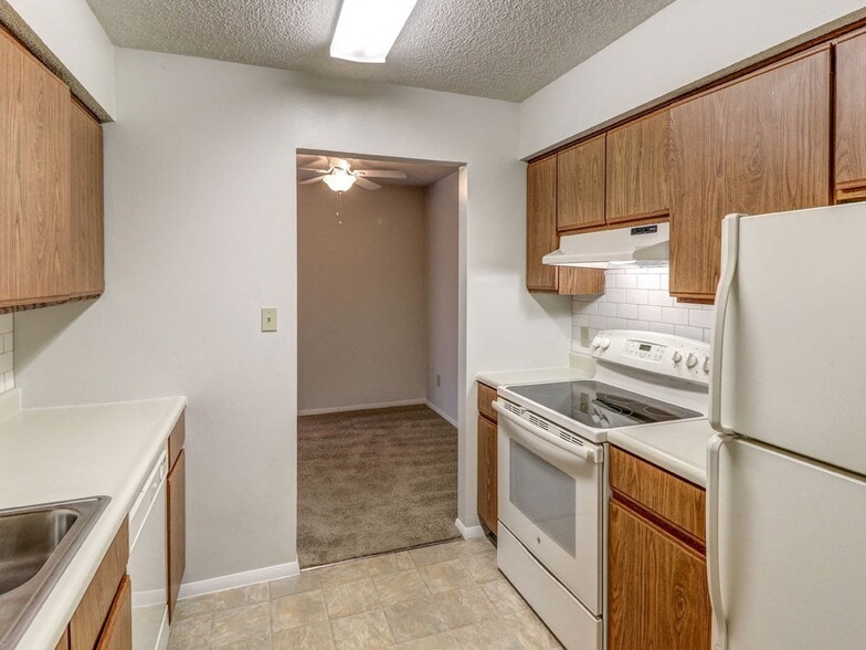 Building Photo - Ashley Pointe