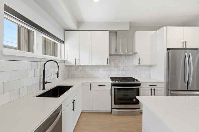 Building Photo - $3,565.95 with $300 off the first month's rent, 2 Beds - 3 Baths, Townhouse in Denver with Unmatc...