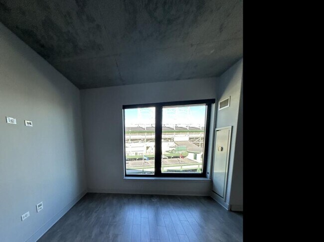 Building Photo - 1 bedroom in Chicago IL 60613
