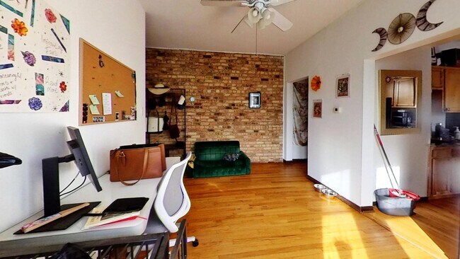 Building Photo - 1313 W Addison St