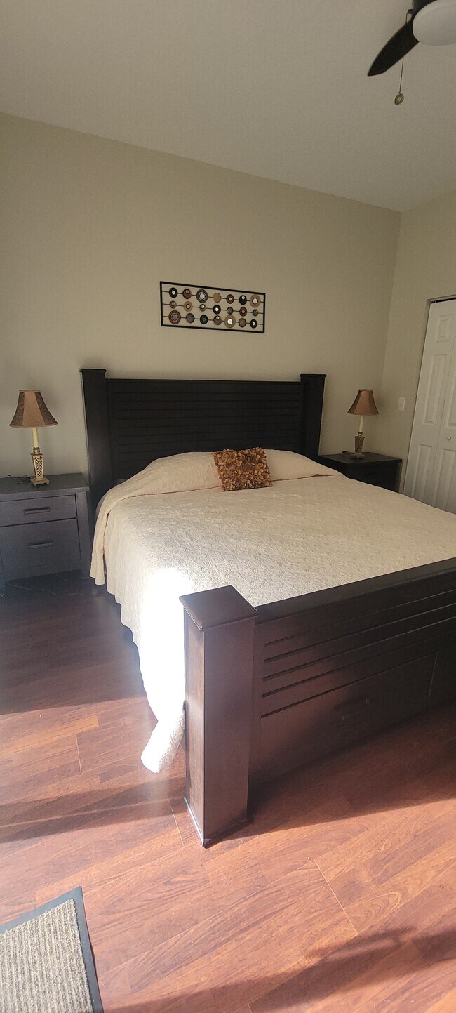 Building Photo - 1064 N Tamiami Trl