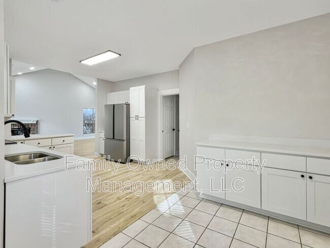 Building Photo - 105 Mallory Dr