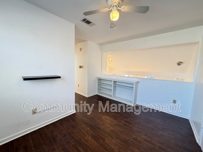 Building Photo - 533 Hadley Dr