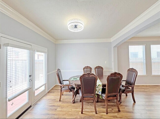 Building Photo - 6222 Skyline Dr