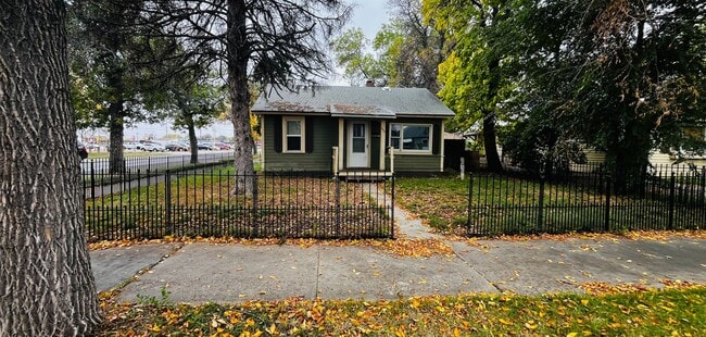 Building Photo - 2-Bed, 1-Bath Home with Detached Garage & ...