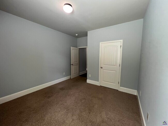 Building Photo - 204 Arden Dr