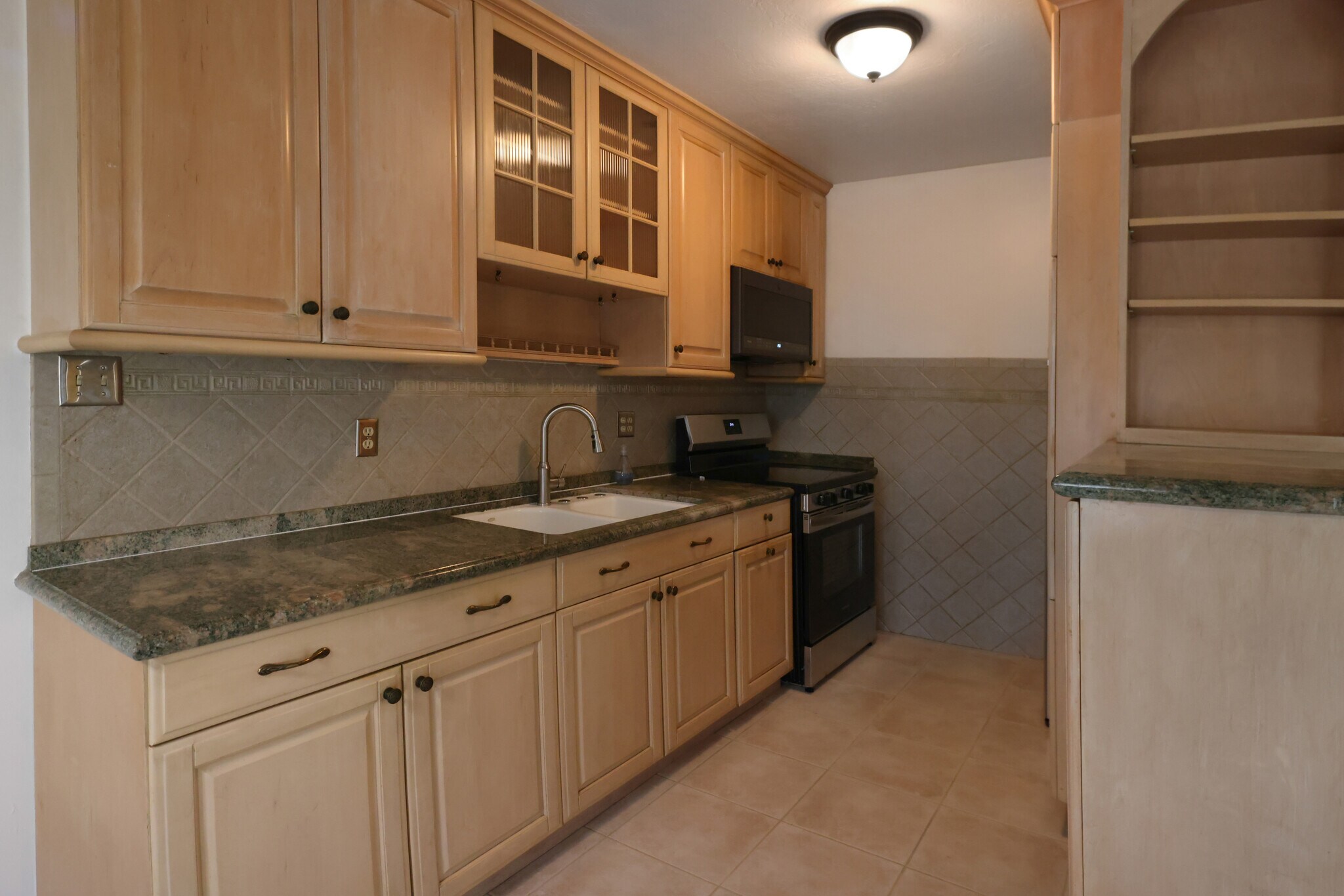 Building Photo - 250 Linden Ave