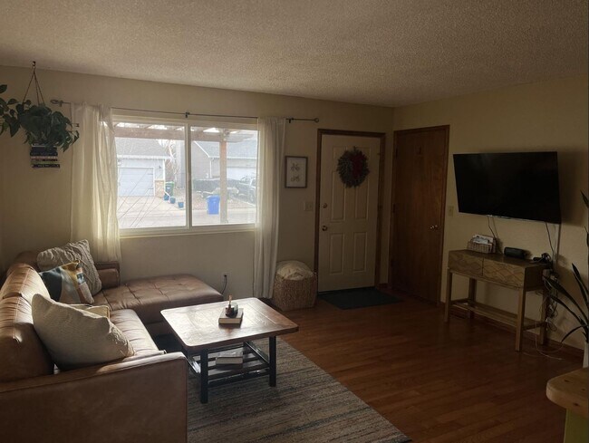 Building Photo - Bright 2 Bed, 1 Bath Home with Garage & Fenced Yard in Fort Collins