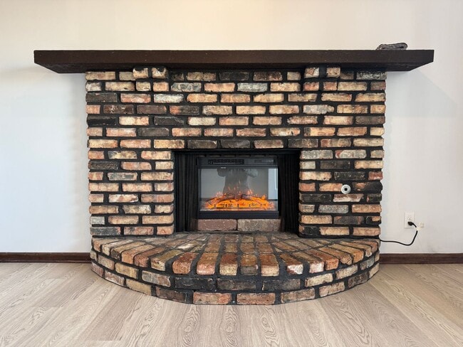 Building Photo - Comfortable 3-Bedroom Home with Park Access & Easy Commute