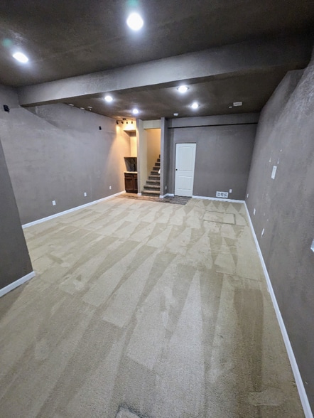 Building Photo - 246 Primrose Dr