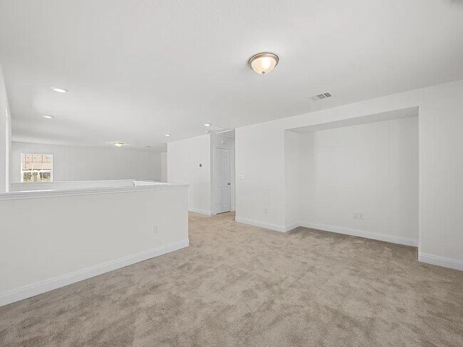 Building Photo - 528 Ayinger Ln