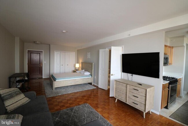 Building Photo - 7111 Woodmont Ave