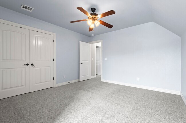 Building Photo - 2702 Waterford Ct