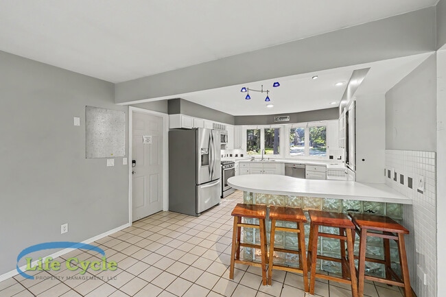 Building Photo - 4395 Shady Oak Ct