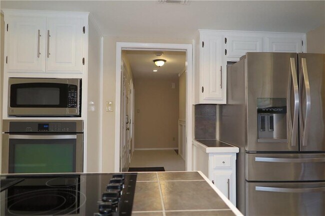 Building Photo - 201 Norwood St W