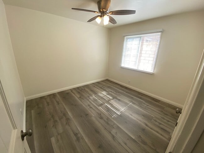 Building Photo - 3-Bed, 1-Bath Home, + Bonus Room/Office .....
