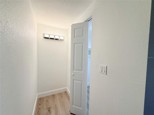 Building Photo - 776 116th Ave N