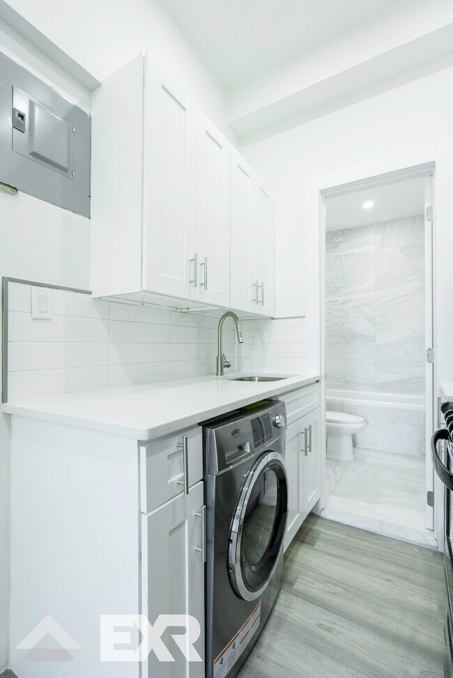 Building Photo - 641 St Marks Ave