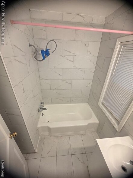 Building Photo - 8656 Nightingale St