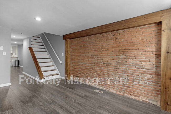 Building Photo - 106 S Regester St