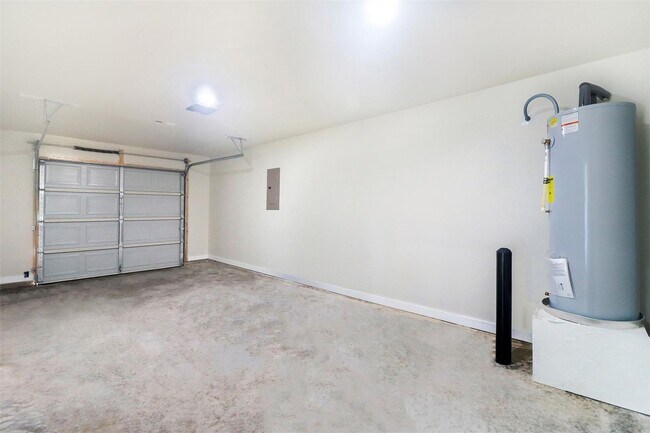 Building Photo - Charming 3-Bedroom Townhome near Lake Tawakoni!