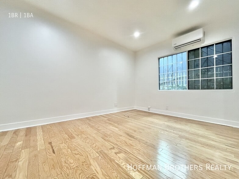 Building Photo - 1403 N Vista St