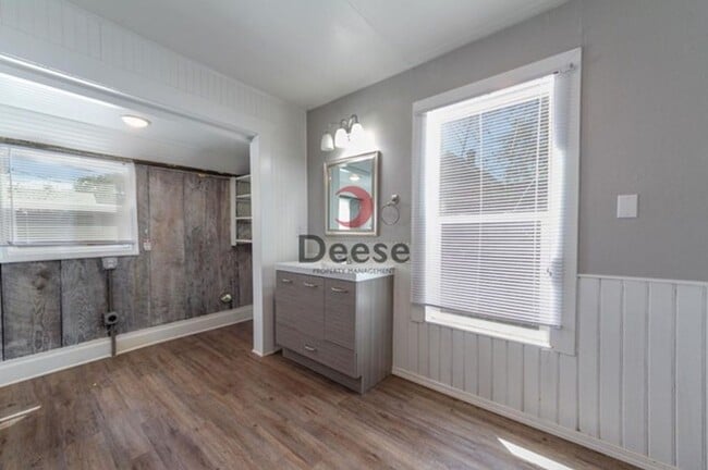 Building Photo - Adorable Home Centrally Located
