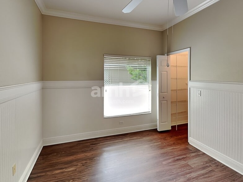 Building Photo - 883 Moonluster Dr