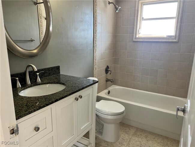 Building Photo - 1412 NE Van Loon Terrace