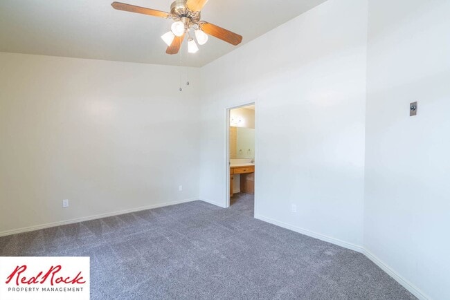 Building Photo - 3 Bedroom End Unit Townhome in Downtown St. George