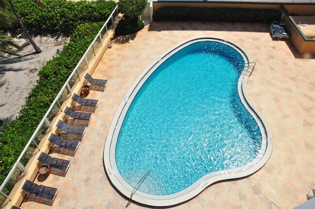 Building Photo - 1012 N Ocean Blvd