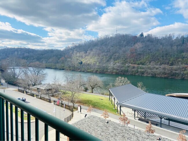 Building Photo - 1117 University Ave