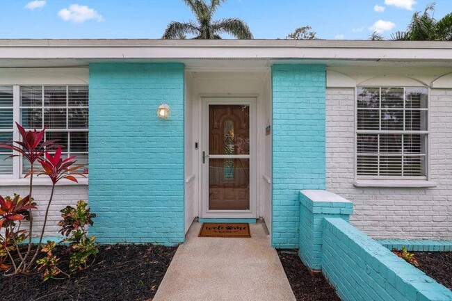 Building Photo - 5554 Hibiscus Rd
