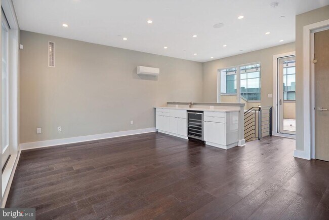 Building Photo - 1332 Kater St